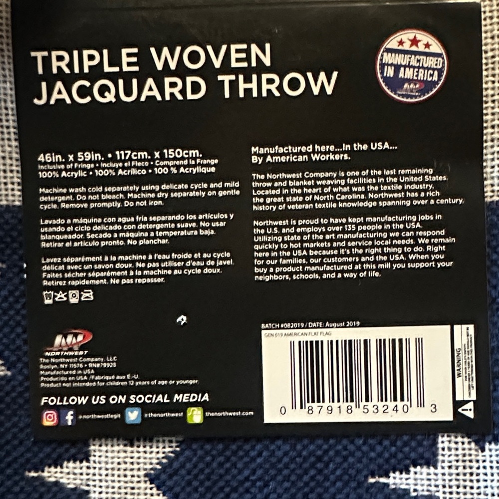 Triple Woven Jacquard Throw Blanket - American Flag Red, White & Blue. NEW - Picture 2 of 4